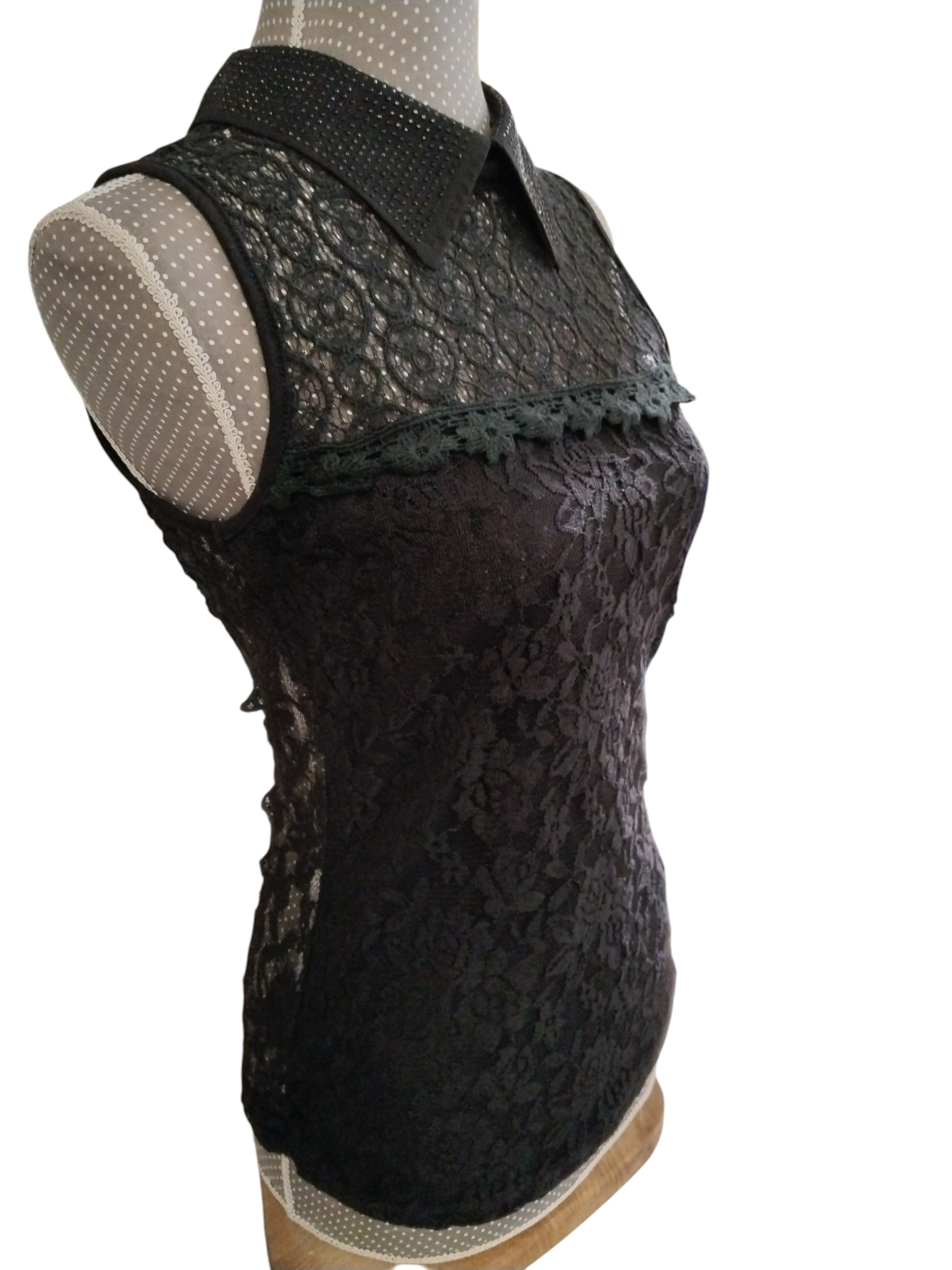 Voir photo 3 de 1 pantalon gris à carreaux Mango taille 34 et 1 haut dentelle noir Bekka taille M 1 pantalon gris à carreaux Mango taille 34 et 1 haut dentelle noir Bekka taille M Très bon état reconditionné photo 3