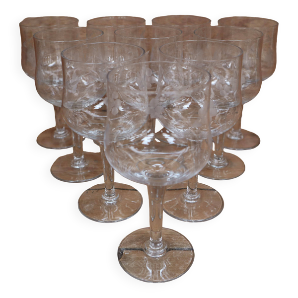 10 anciens verres à vin en verre soufflé et gravés main Bon état reconditionné (offre indisponible)