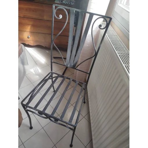 10 Chaises en Fer forge. "Poids d'une chaise 12kgs) Bon état reconditionné disponible sur Rakuten
