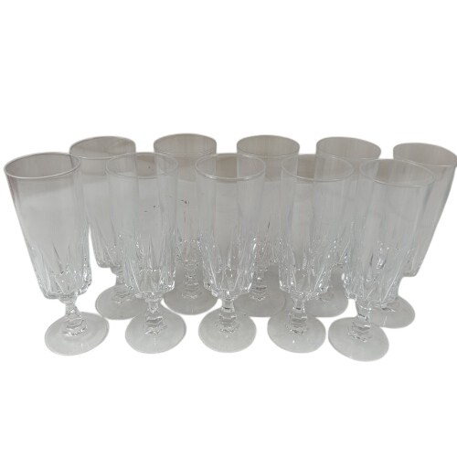 Acheter 10 flutes à champagnes Très bon état - 10,00 € 10 flutes à champagnes Très bon état reconditionné disponible sur Label Emmaüs