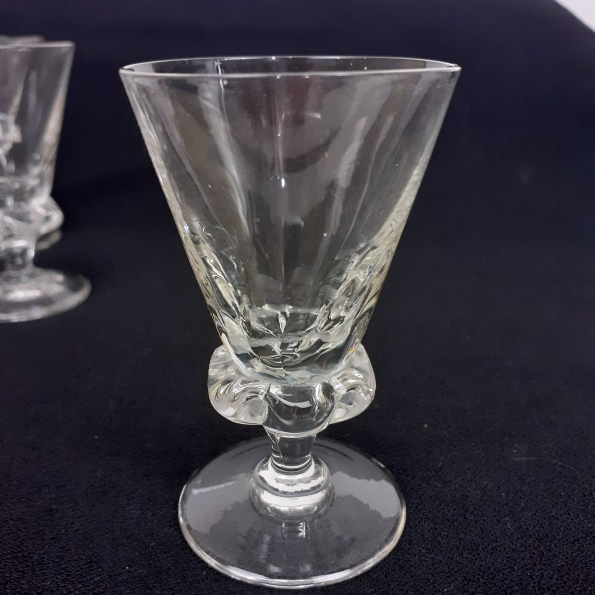 Voir photo 2 de 10 verres à liqueur à pieds - Vintage 10 verres à liqueur à pieds - Vintage Très bon état reconditionné photo 2