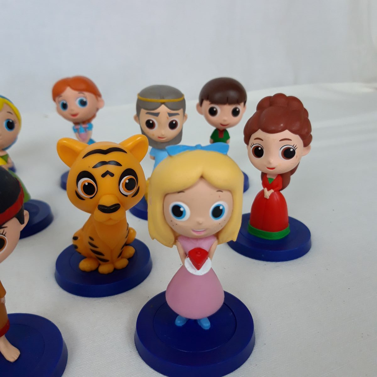 Voir photo 2 de 16 figurines Audio contes 16 figurines Audio contes Parfait état reconditionné photo 2