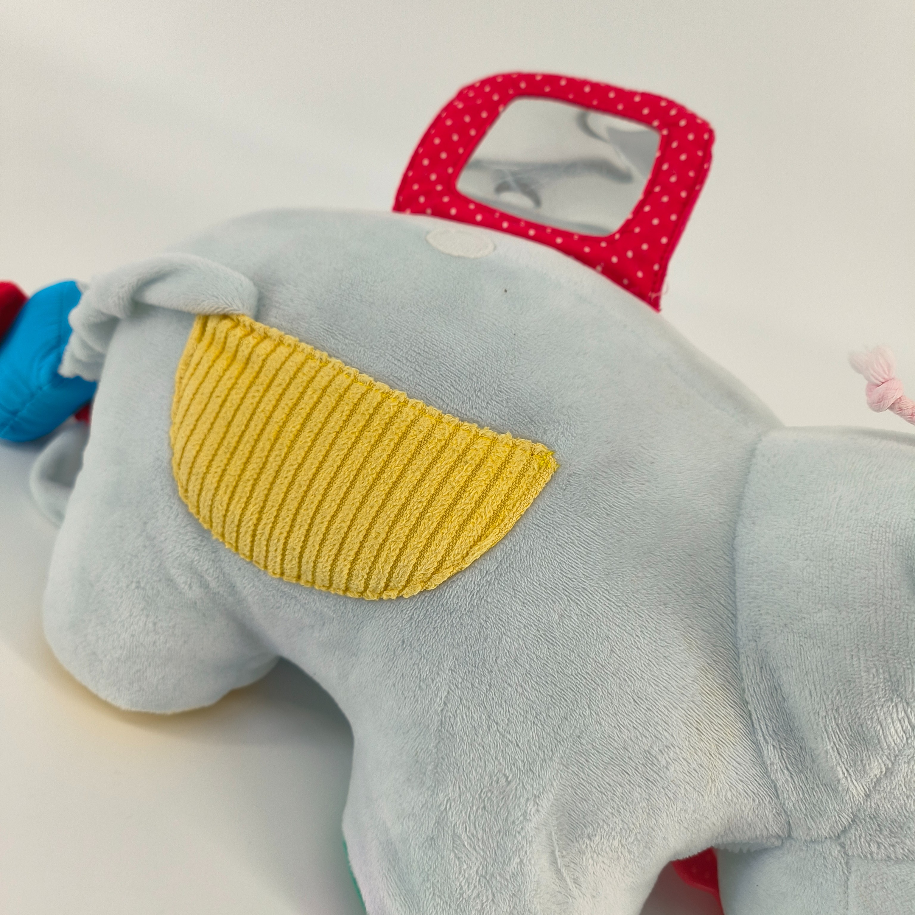 Voir photo 6 de 1er âge-Peluche sensorielle-hippopotame-Oxybul-dès 6 mois 1er âge-Peluche sensorielle-hippopotame-Oxybul-dès 6 mois Très bon état reconditionné photo 6