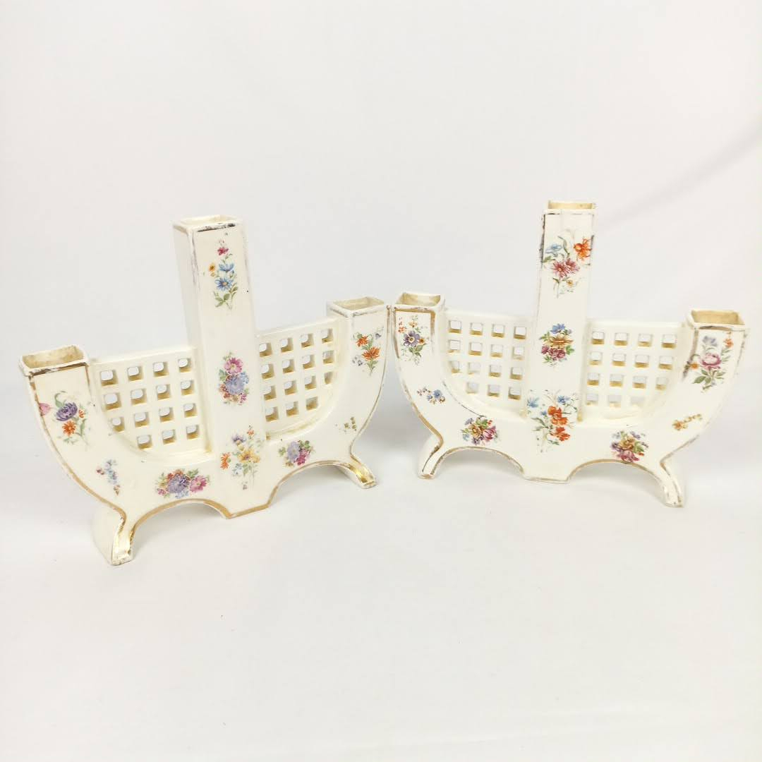 Acheter 2 anciens bougeoirs 3 branches en porcelaine - style art déco - 11,20 € 2 anciens bougeoirs 3 branches en porcelaine - style art déco reconditionné disponible sur Label Emmaüs