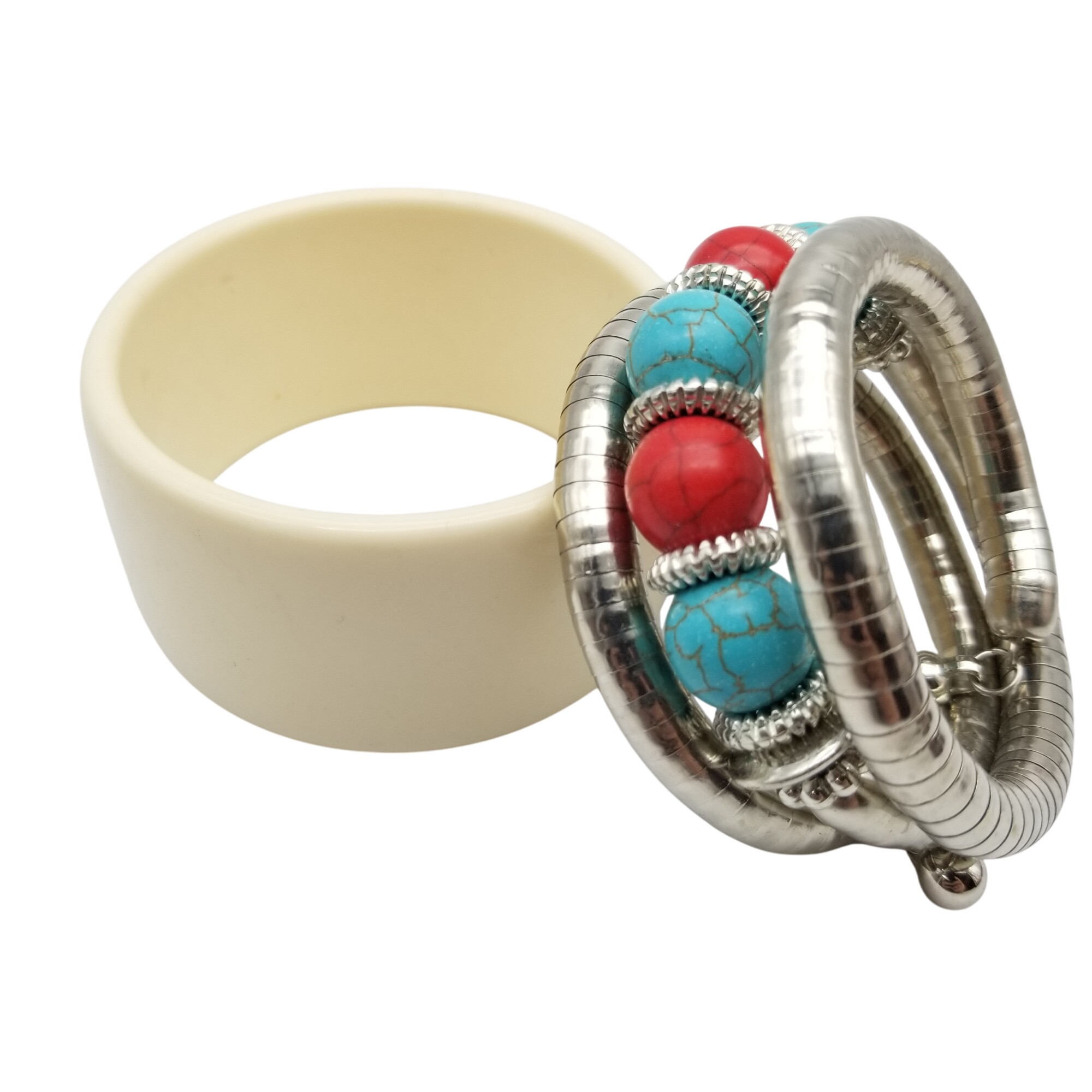 Acheter 2 Bracelets fantaisie Très bon état - 10,00 € 2 Bracelets fantaisie Très bon état reconditionné disponible sur Label Emmaüs