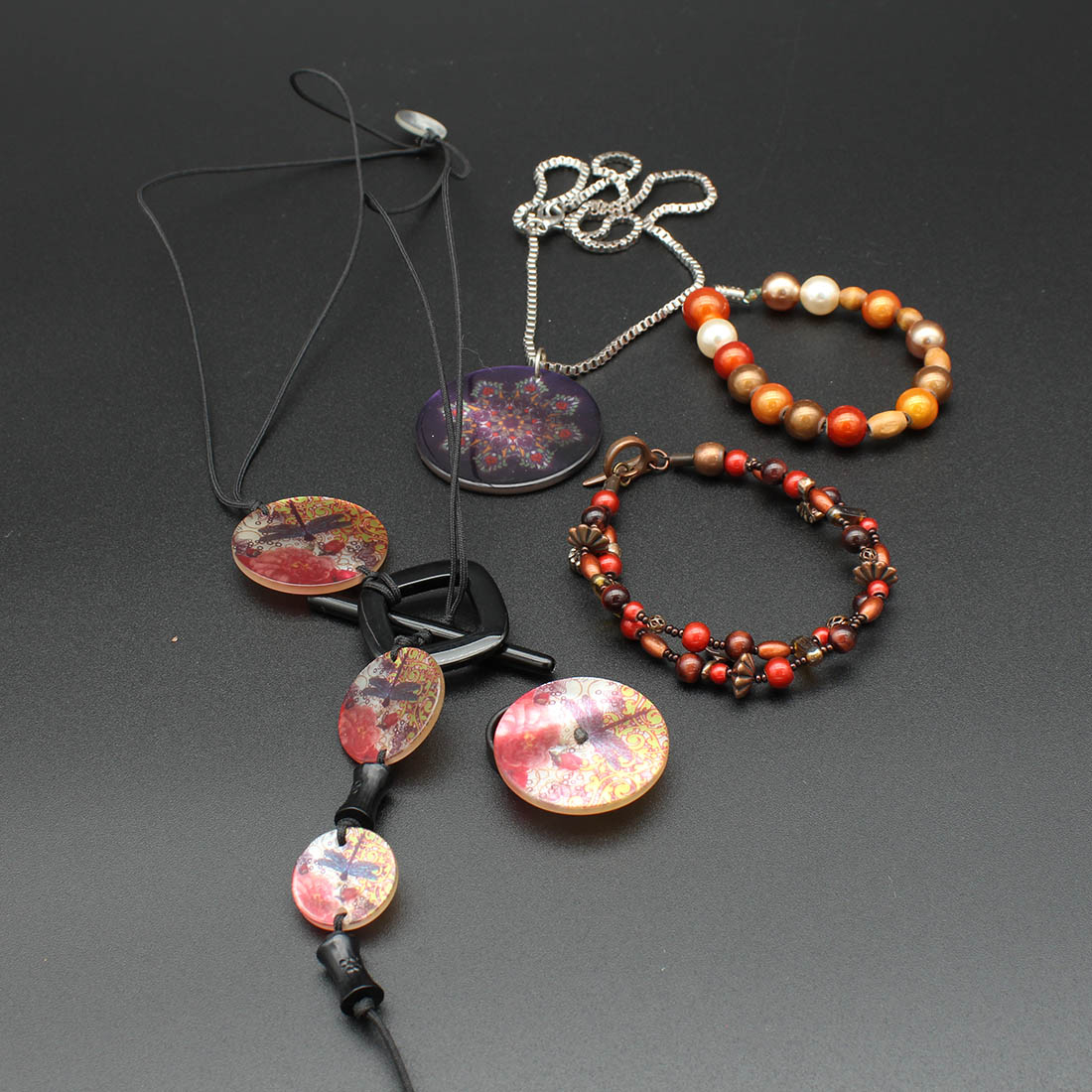 Voir photo 2 de 2 colliers 2 bracelets 1 bague 2 colliers 2 bracelets 1 bague Bon état reconditionné photo 2