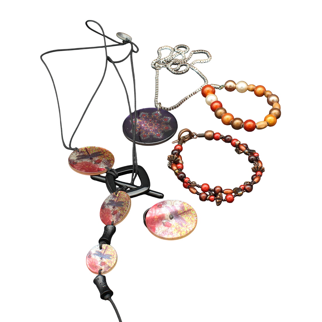 2 colliers 2 bracelets 1 bague Bon état - 19,00 € 2 colliers 2 bracelets 1 bague Bon état reconditionné disponible sur Label Emmaüs