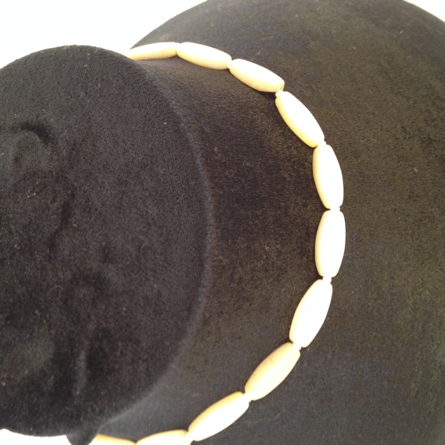 Acheter 2 colliers , nacre et coquille style Heishi Très bon état - 10,00 € 2 colliers , nacre et coquille style Heishi Très bon état reconditionné disponible sur Label Emmaüs