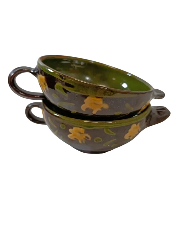 2 coupelles en grès émaillé vert motif floral artisanales – vaisselle déco - 11,20 € 2 coupelles en grès émaillé vert motif floral artisanales – vaisselle déco reconditionné disponible sur Label Emmaüs