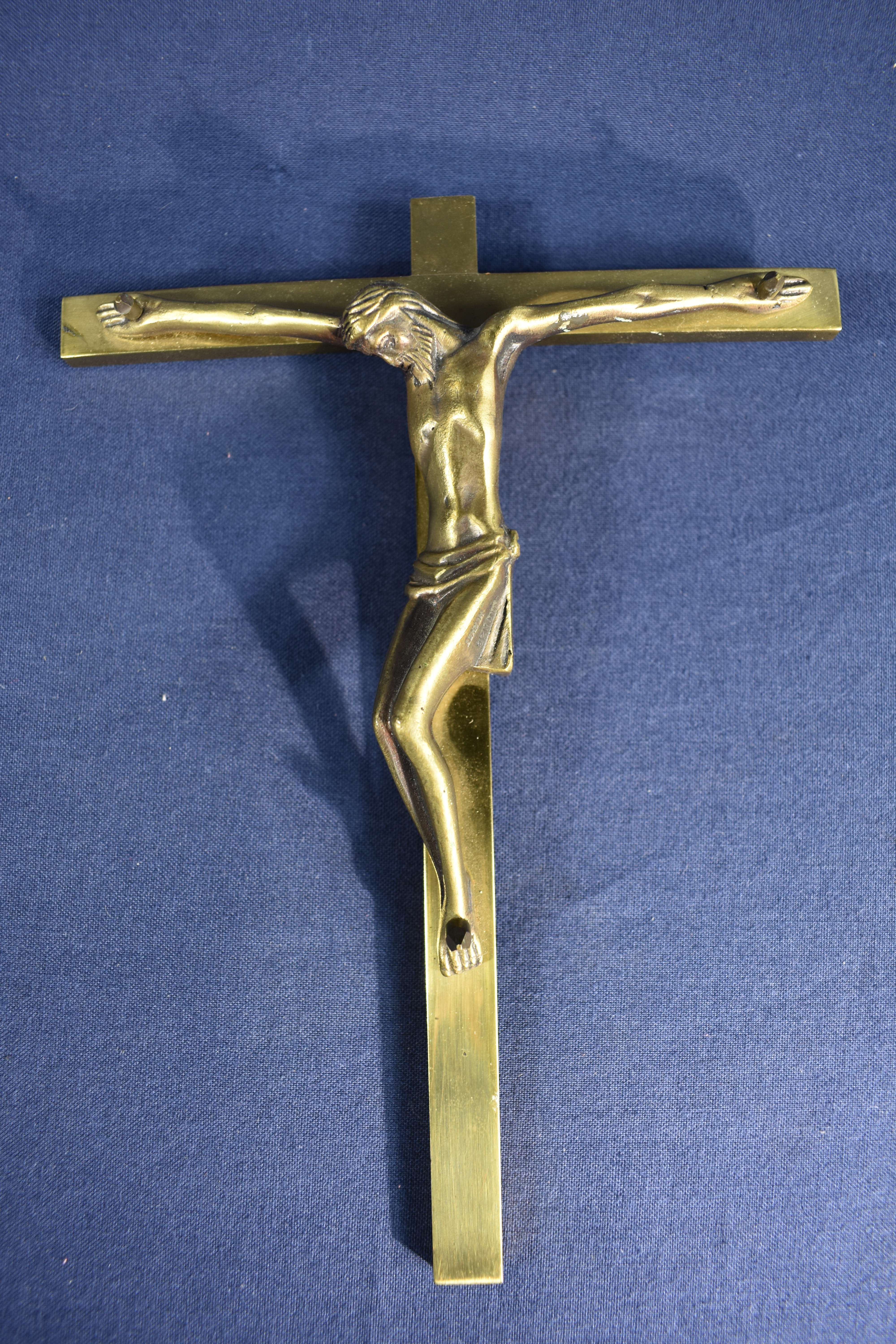 Voir photo 7 de 2 Crucifix en Bronze et laiton, plus 1 croix de St Benoist. 2 Crucifix en Bronze et laiton, plus 1 croix de St Benoist. Bon état reconditionné photo 7