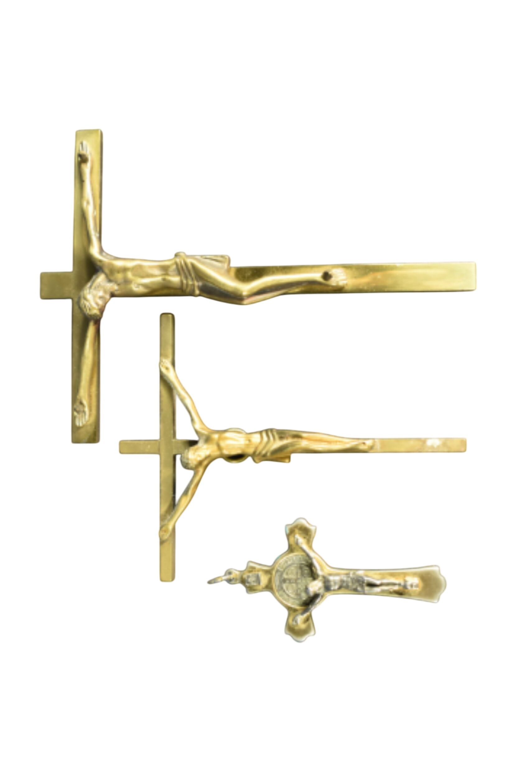 2 Crucifix en Bronze et laiton, plus 1 croix de St Benoist. Bon état - 57,00 € 2 Crucifix en Bronze et laiton, plus 1 croix de St Benoist. Bon état reconditionné disponible sur Label Emmaüs