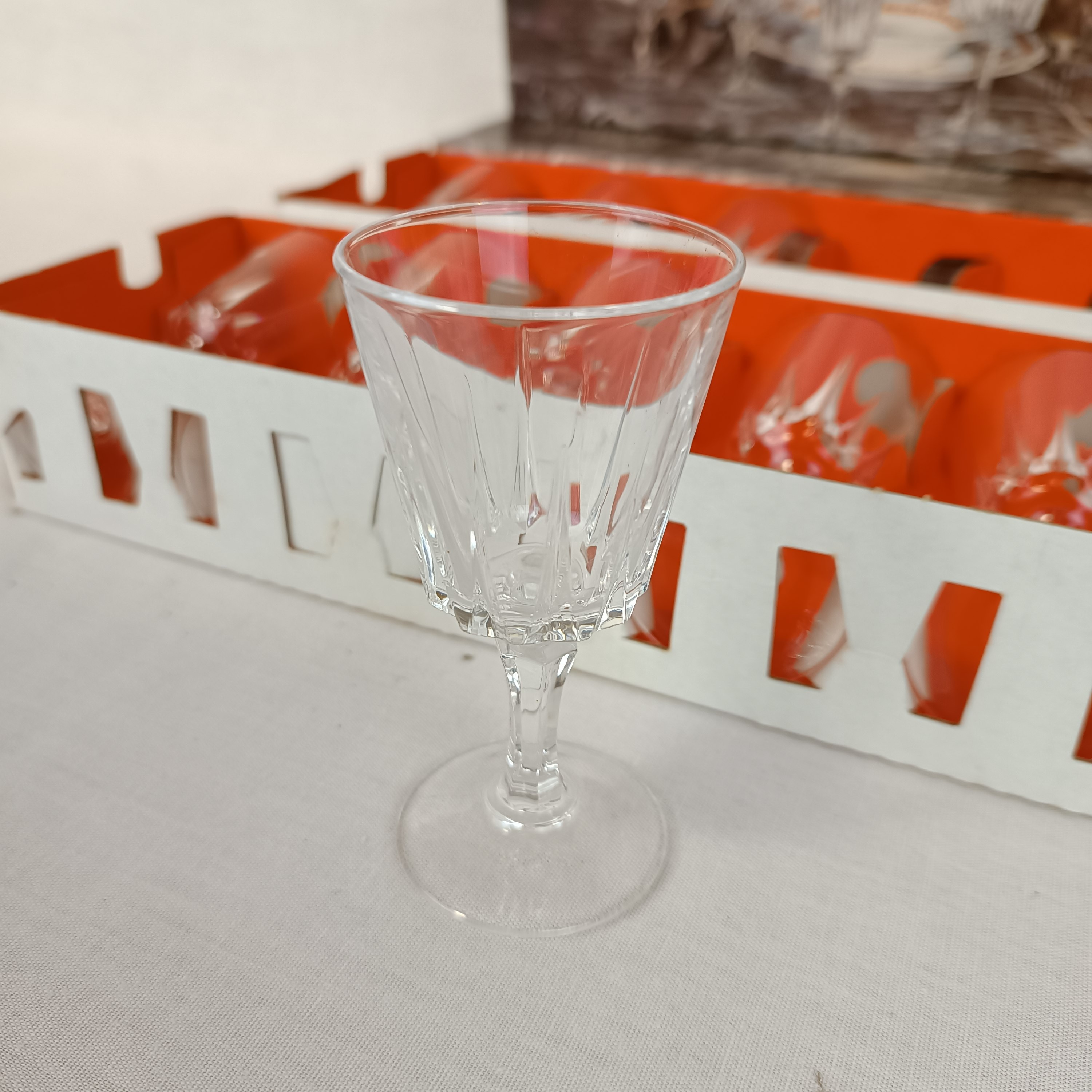 Voir photo 3 de 2 ensembles de 6 Verres chacun en cristal d'arc (total 12 verres), collection "Versailles", 5 cl, 24% PbO 2 ensembles de 6 Verres chacun en cristal d'arc (total 12 verres), collection "Versailles", 5 cl, 24% PbO Bon état reconditionné photo 3
