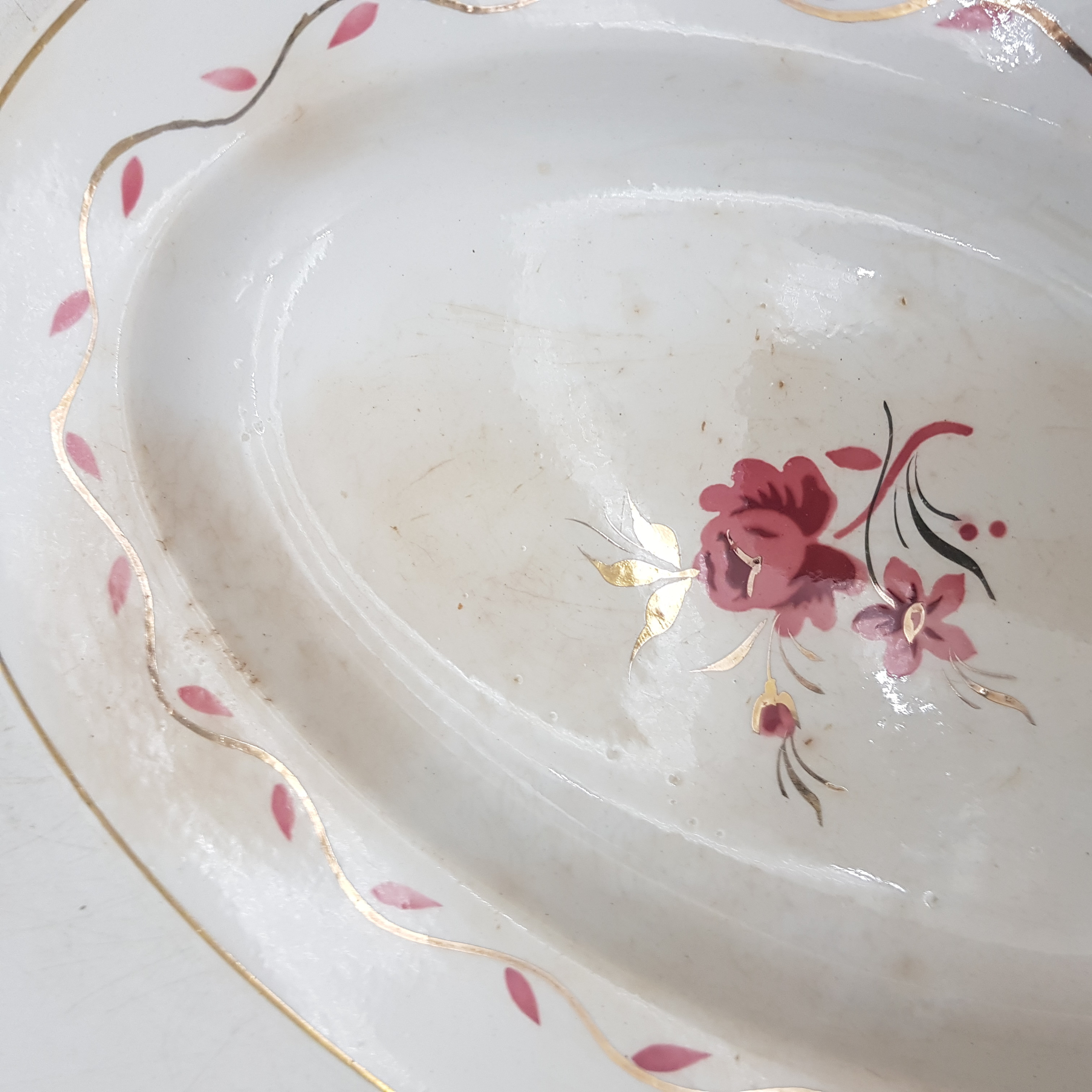Voir photo 5 de 2 raviers en porcelaine opaque vintage, décor floral et bordure doré 2 raviers en porcelaine opaque vintage, décor floral et bordure doré État correct reconditionné photo 5