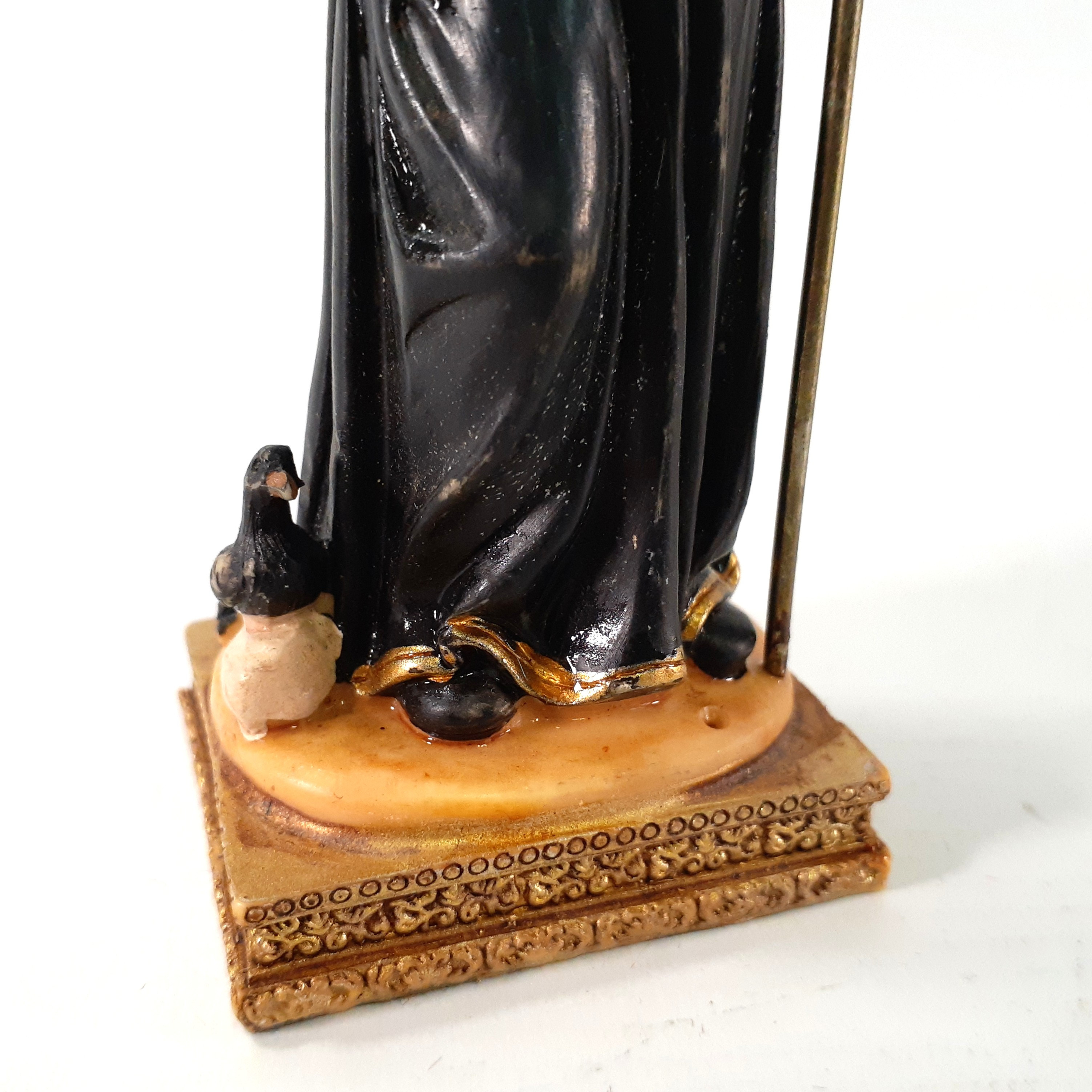 Voir photo 6 de 2 statuettes en résine St François d'assise et St benoît 2 statuettes en résine St François d'assise et St benoît Bon état reconditionné photo 6