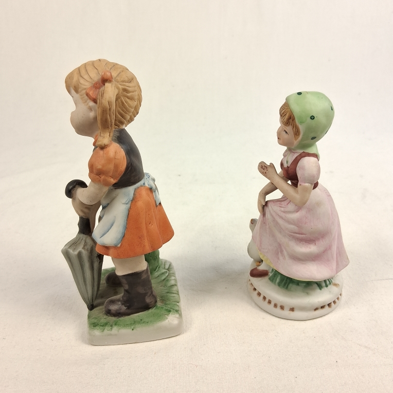Voir photo 3 de 2 statuettes style biscuit en porcelaine tendre 2 statuettes style biscuit en porcelaine tendre Très bon état reconditionné photo 3