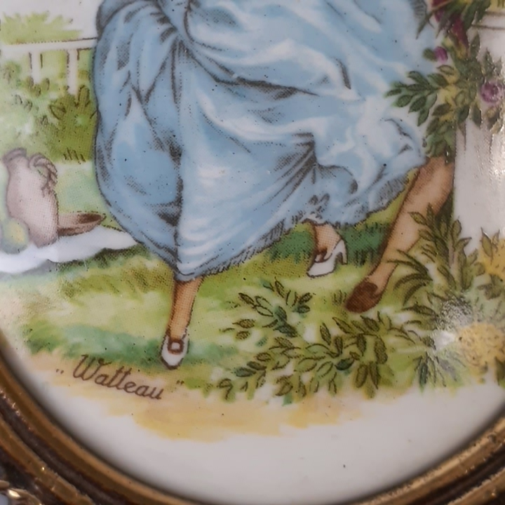 Voir photo 7 de 2 tableaux en porcelaine - cadre en laiton - Watteau - style baroque 2 tableaux en porcelaine - cadre en laiton - Watteau - style baroque Très bon état reconditionné photo 7