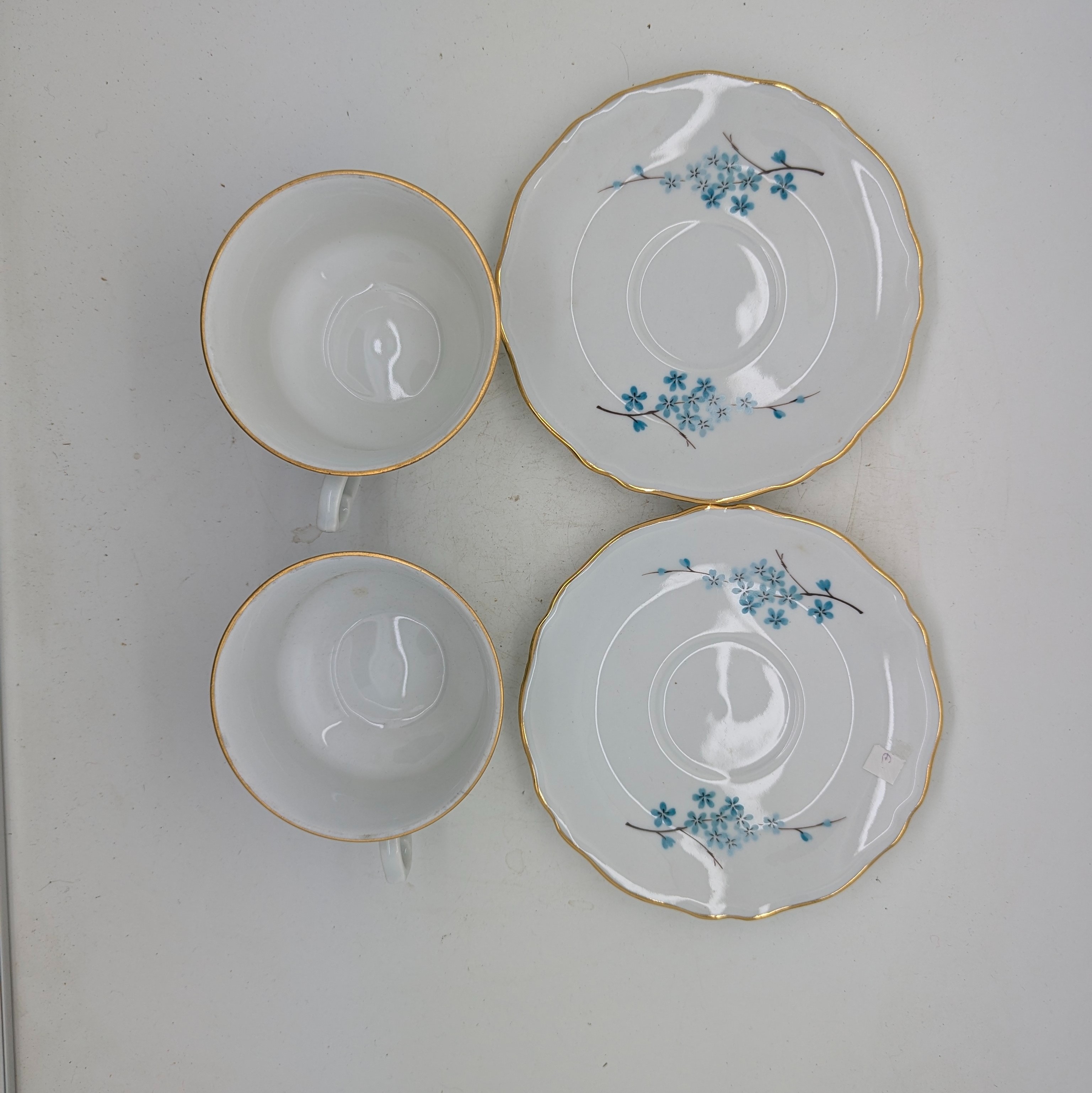 Voir photo 4 de 2 Tasses et soucoupe - haute porcelaine du Berry - création L. Lourioux - décor myosotis 2 Tasses et soucoupe - haute porcelaine du Berry - création L. Lourioux - décor myosotis reconditionné photo 4