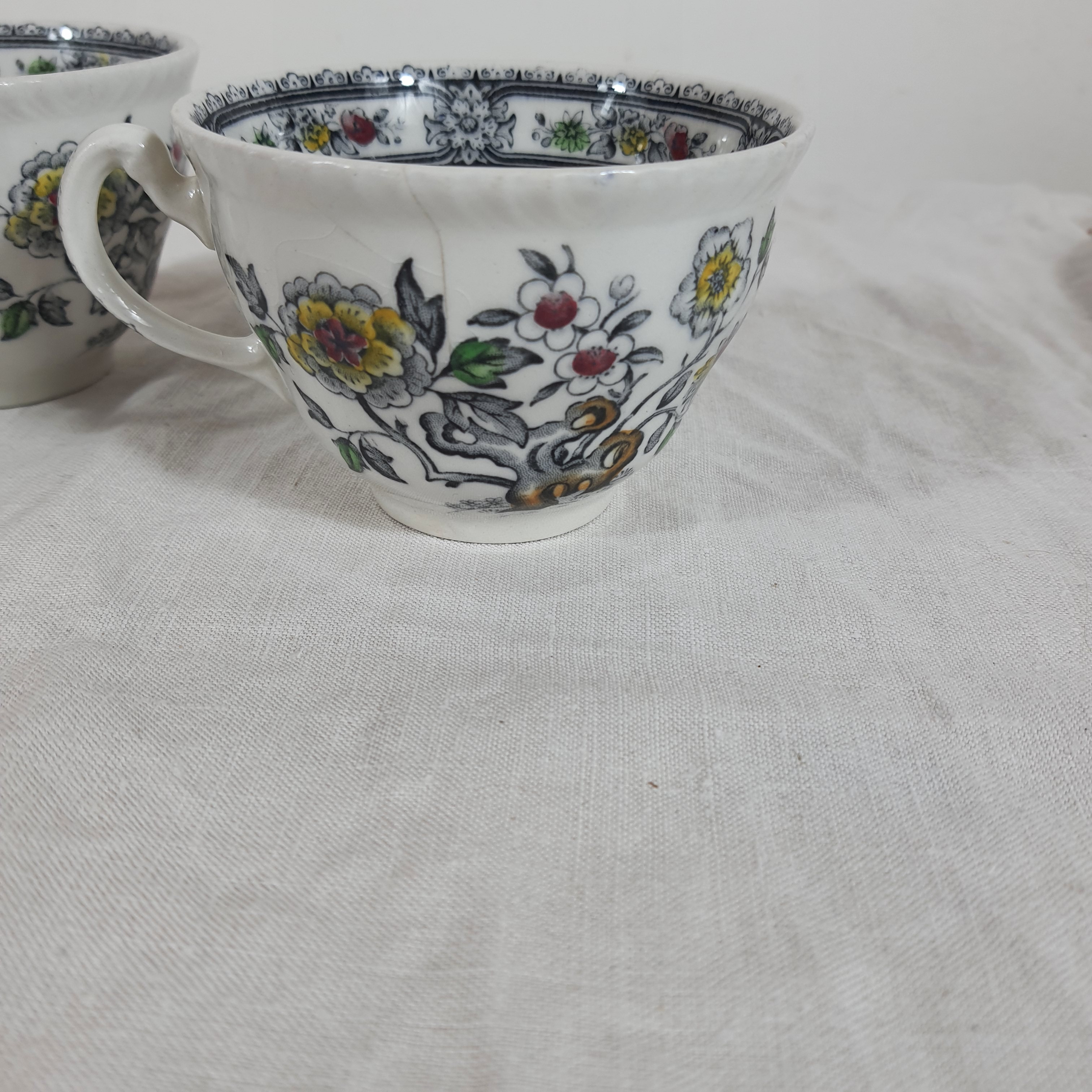 Voir photo 2 de 2 Tasses fleuries- faïence - woods england 2 Tasses fleuries- faïence - woods england Bon état reconditionné photo 2