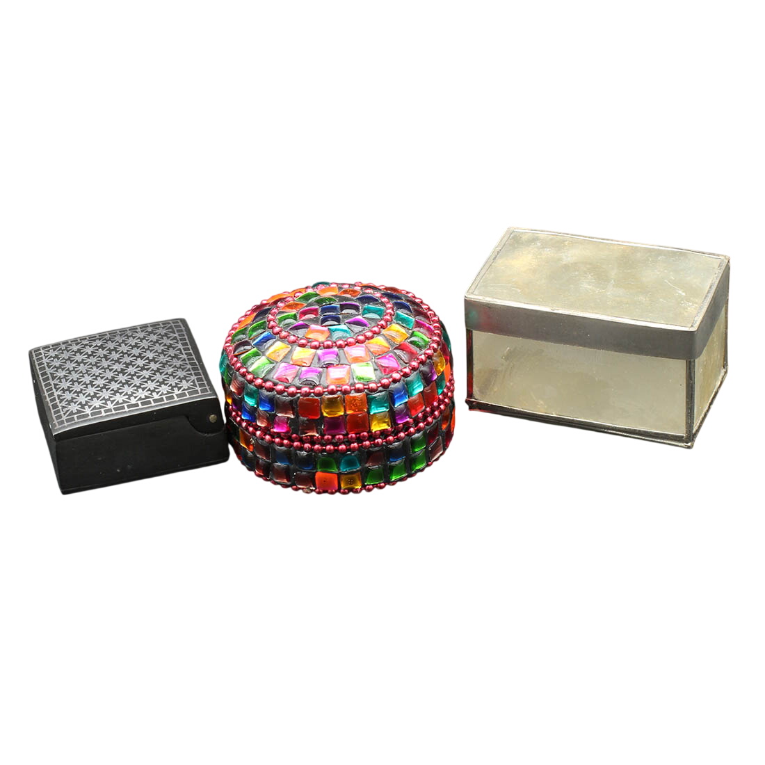 3 boîtes ou piluliers Bon état - 15,00 € 3 boîtes ou piluliers Bon état reconditionné disponible sur Label Emmaüs