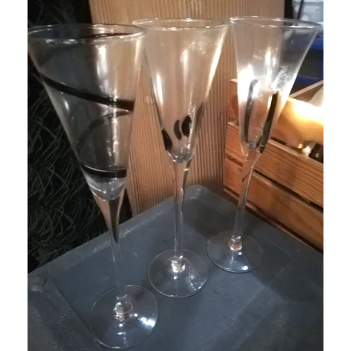 3 Flutes Champagne Verre Décorées occasion - 14,00 € 3 Flutes Champagne Verre Décorées occasion reconditionné disponible sur Rakuten
