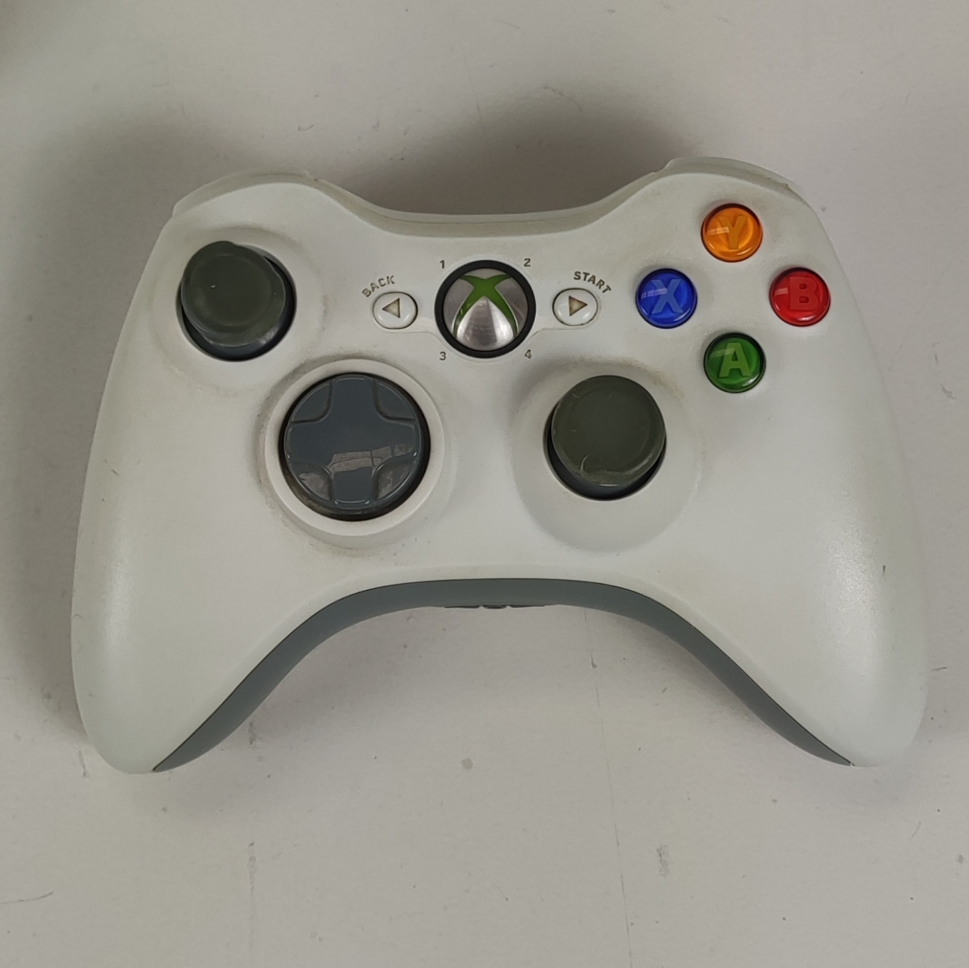 Voir photo 3 de 3 Manettes Officielles XBOX360 + 1 Cordon de connexion 3 Manettes Officielles XBOX360 + 1 Cordon de connexion Bon état reconditionné photo 3
