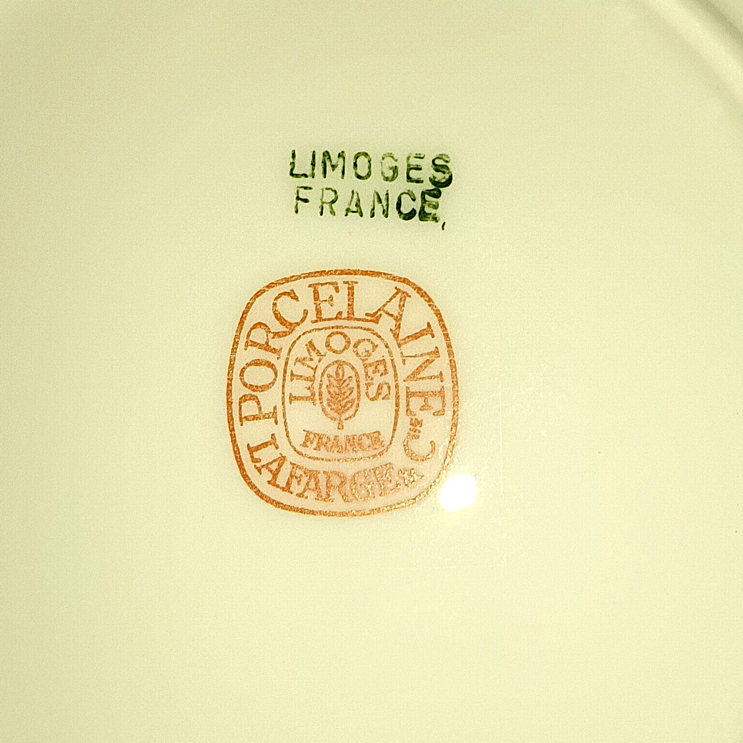 Voir photo 5 de 3 plats ronds et une soupière en porcelaine Limoges 3 plats ronds et une soupière en porcelaine Limoges Très bon état reconditionné photo 5