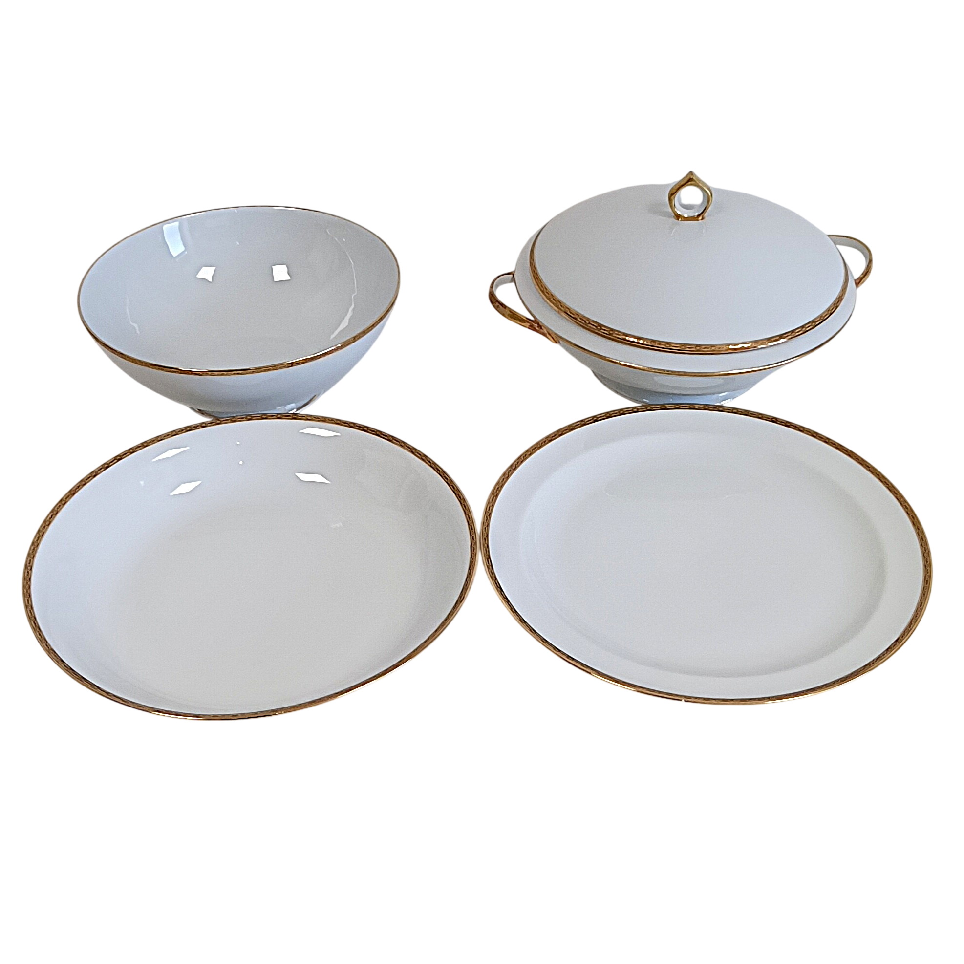 3 plats ronds et une soupière en porcelaine Limoges Très bon état - alternatives disponibles sur Dero 3 plats ronds et une soupière en porcelaine Limoges Très bon état reconditionné (offre indisponible)