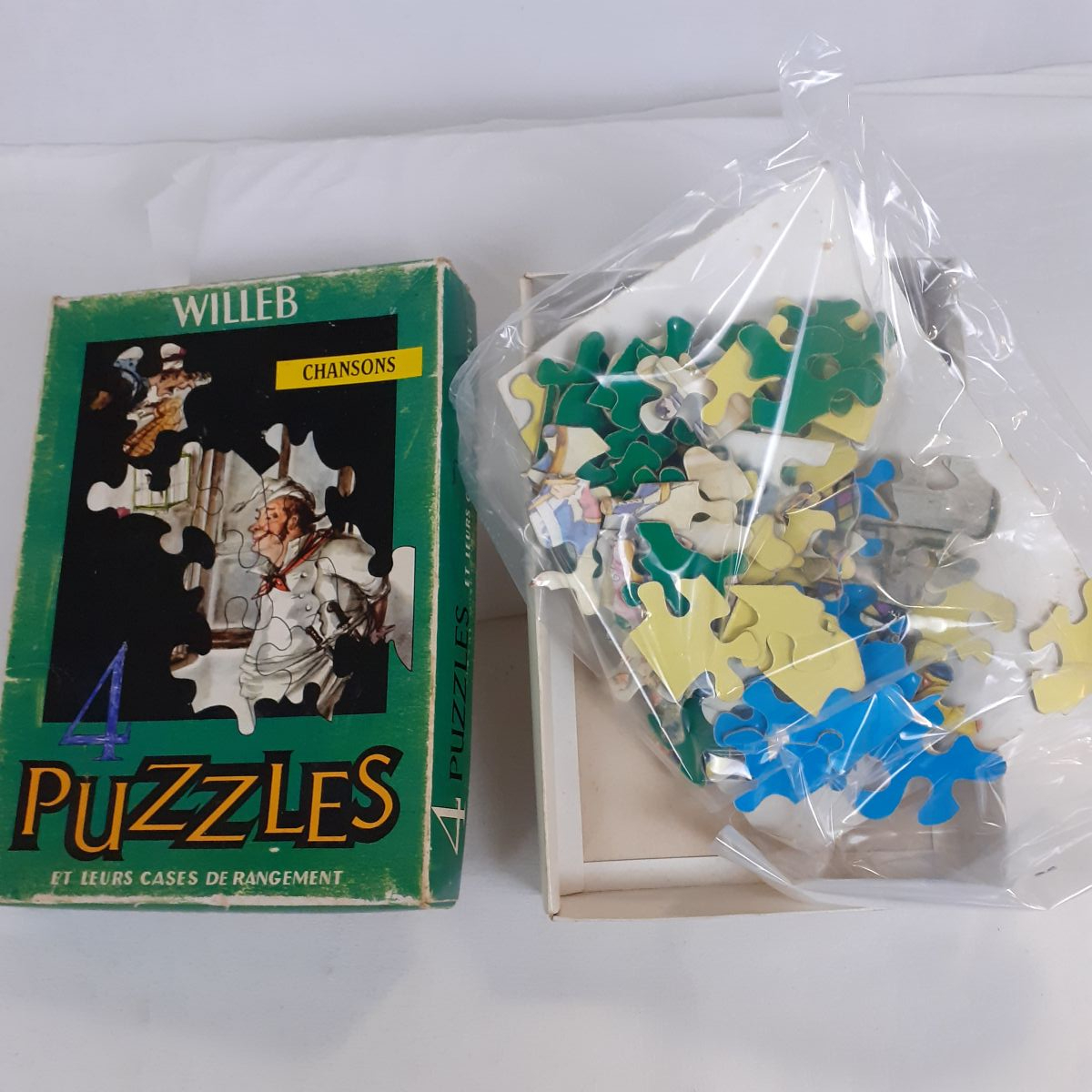 Voir photo 3 de 3 Puzzles Anciens dans une boite - Willeb 3 Puzzles Anciens dans une boite - Willeb Bon état reconditionné photo 3
