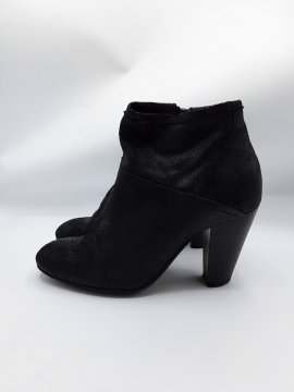 Acheter 3181 Bottines COQUE TERRA noires de seconde main - 25,00 € 3181 Bottines COQUE TERRA noires de seconde main N/A reconditionné disponible sur Claquettes Market