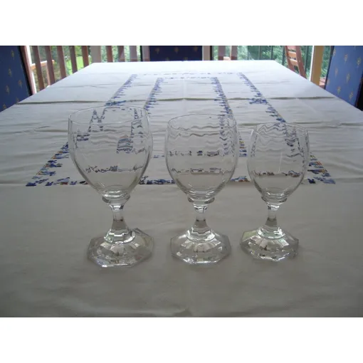 35 Verres Christal Vin Blanc, Rouge Et Eau Bon état reconditionné disponible sur Rakuten