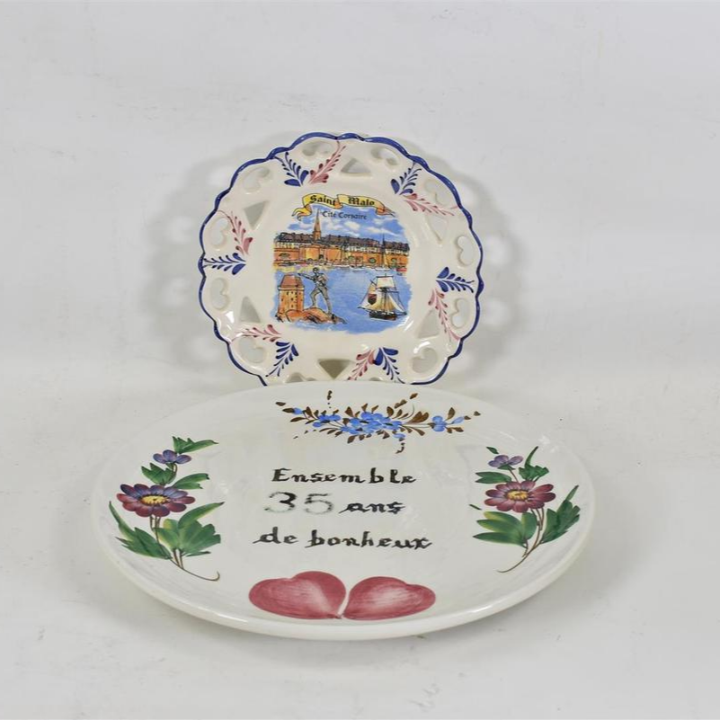Acheter 4 assiettes décoratives Bon état - 10,00 € 4 assiettes décoratives Bon état reconditionné disponible sur Label Emmaüs