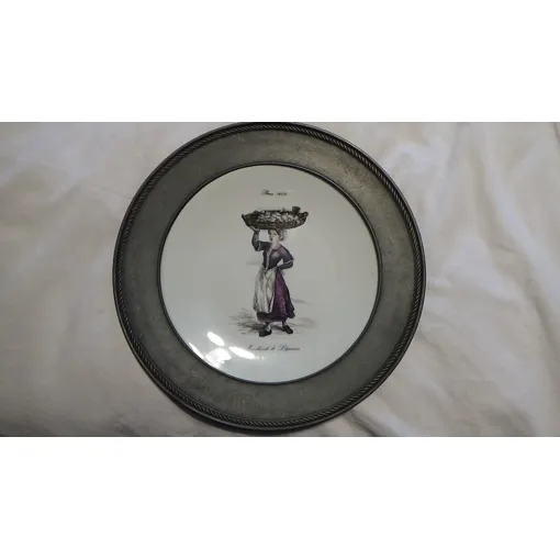 4 Assiettes En Porcelaine "Chauvigny" Avec Tour En Etain occasion reconditionné disponible sur Rakuten