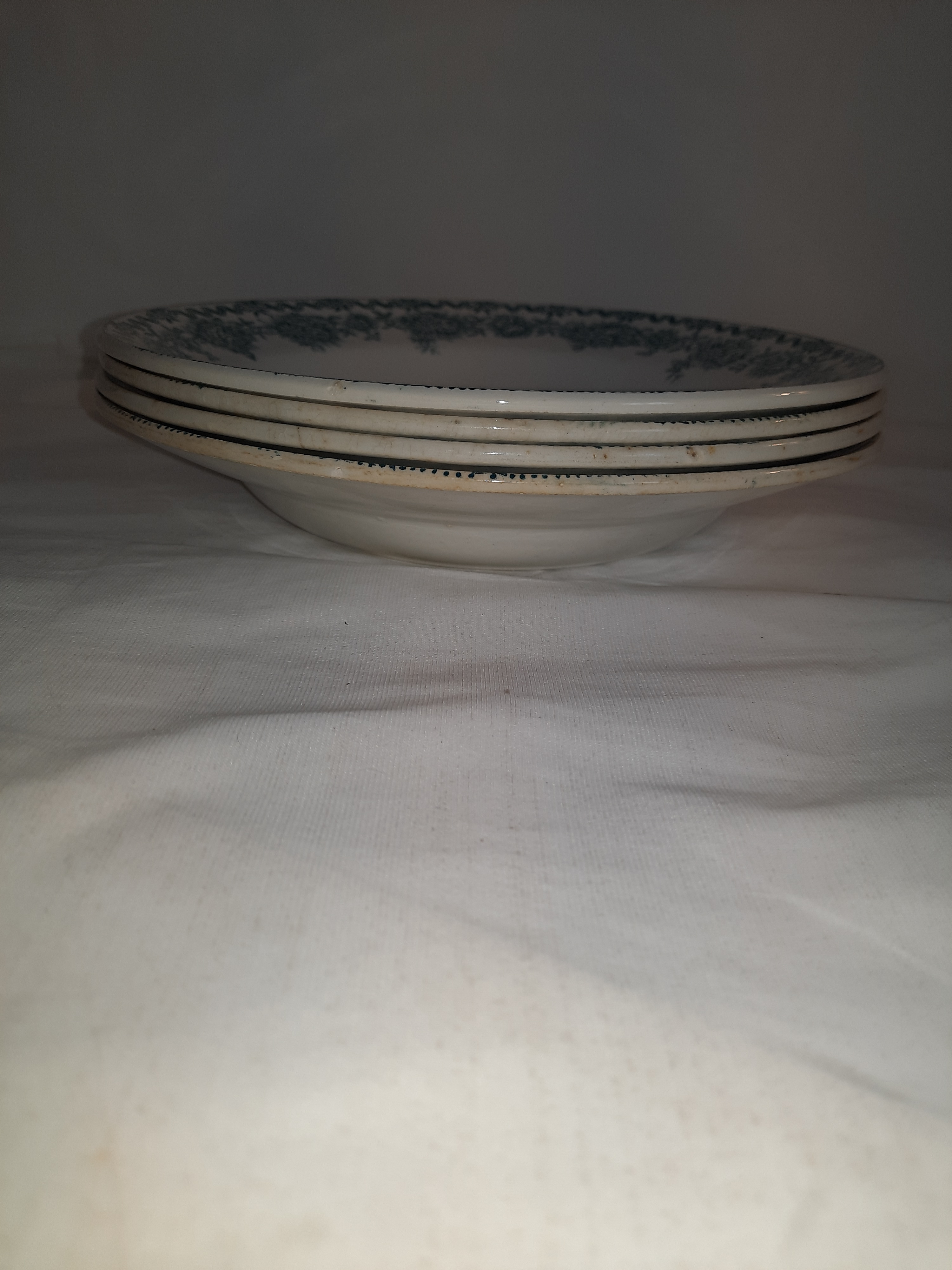 Voir photo 4 de 4 assiettes plates anciennes 4 assiettes plates anciennes État correct reconditionné photo 4