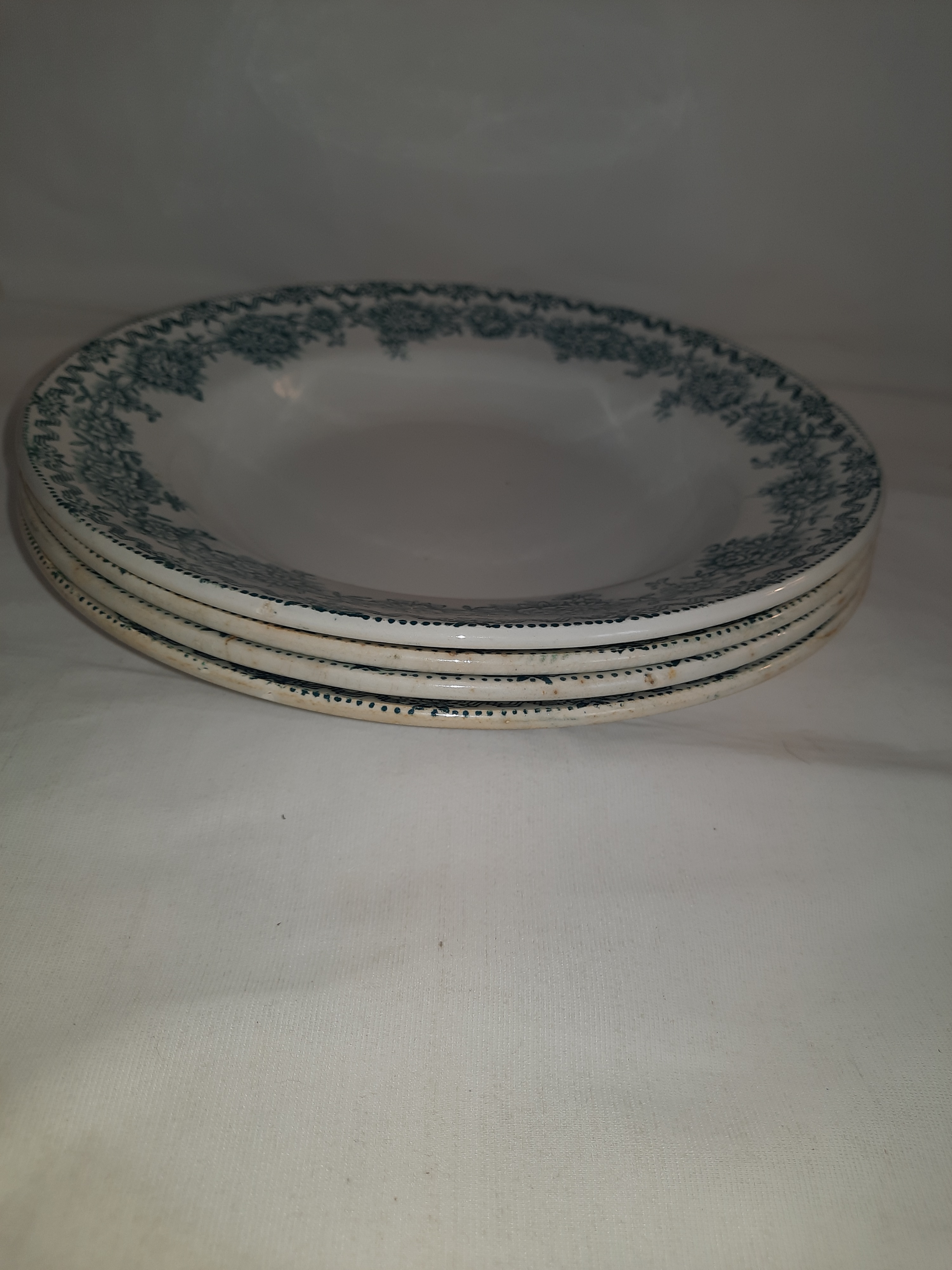 Voir photo 5 de 4 assiettes plates anciennes 4 assiettes plates anciennes État correct reconditionné photo 5
