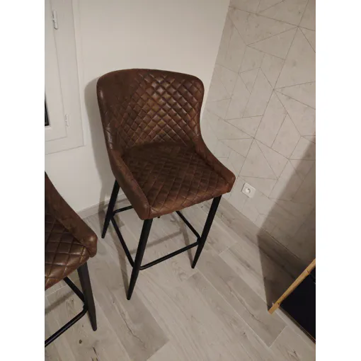 4 chaises de bar vintage, matière daim, marrons, hauteur totale 105 cm, hauteur assise 73 cm Bon état reconditionné disponible sur Rakuten
