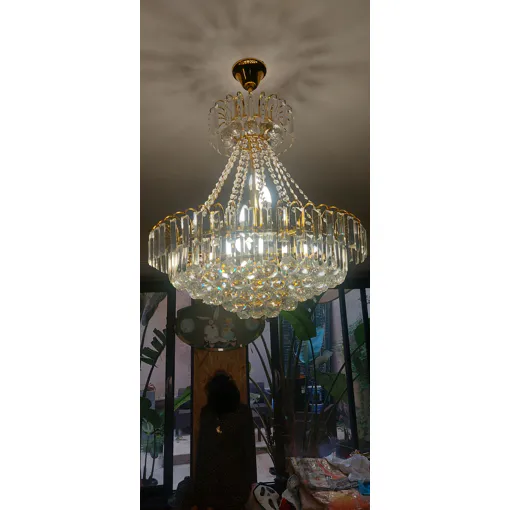 4 lustres de luxe a la vente a 300 euros pieces Hx 80 et H x60 composé de 7 ampoules led Bon état reconditionné disponible sur Rakuten