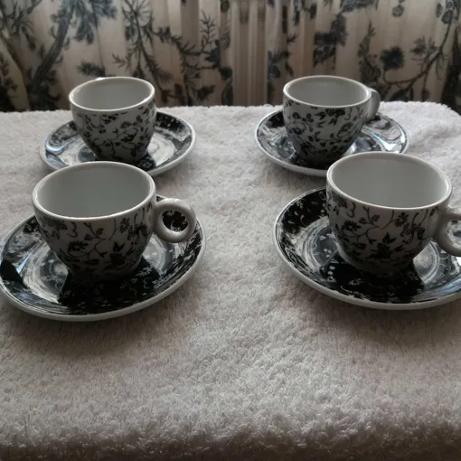4 Tasses À Café Wood House Avec Soucoupes occasion reconditionné disponible sur Rakuten