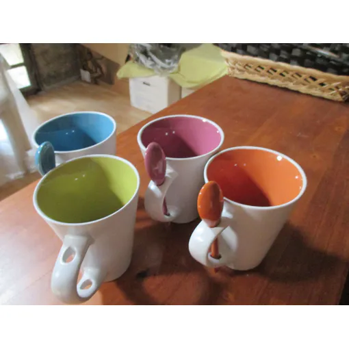 4 Tasses Avec Cuillères occasion reconditionné disponible sur Rakuten