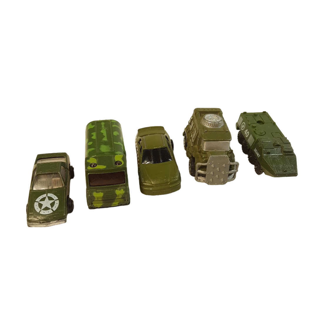Acheter 5 petites voitures kaki type militaire vintage collector État correct - 10,00 € 5 petites voitures kaki type militaire vintage collector État correct reconditionné disponible sur Label Emmaüs