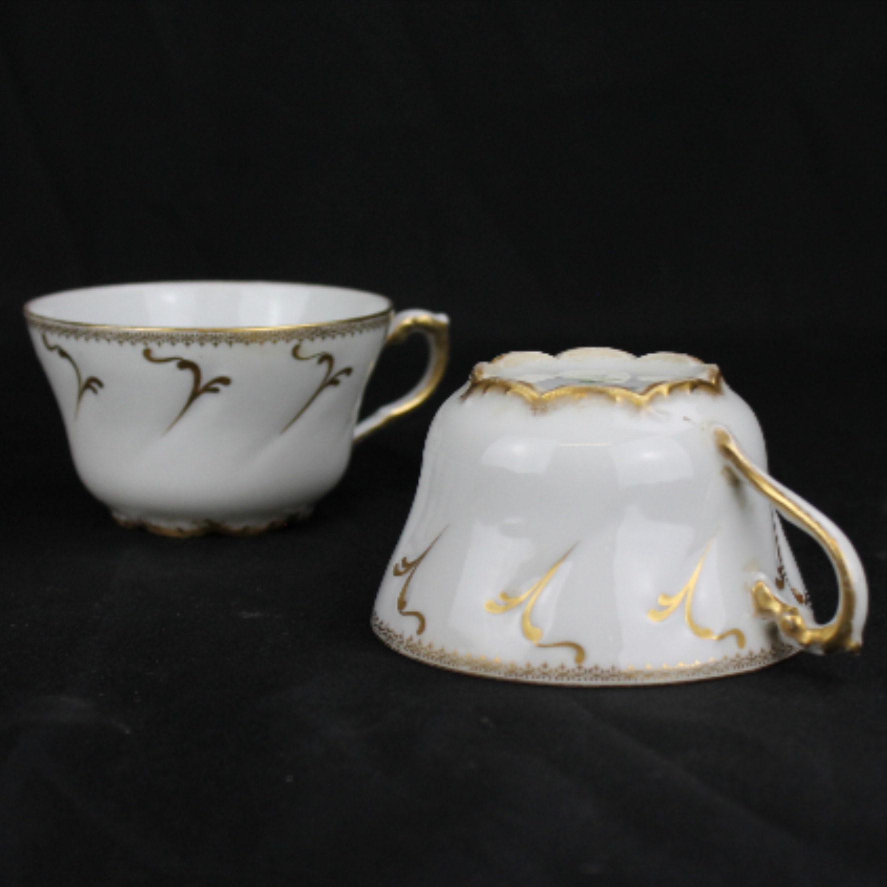 Voir photo 3 de 5 tasses anciennes Straus & Sons, porcelaine de Limoges 5 tasses anciennes Straus & Sons, porcelaine de Limoges Bon état reconditionné photo 3