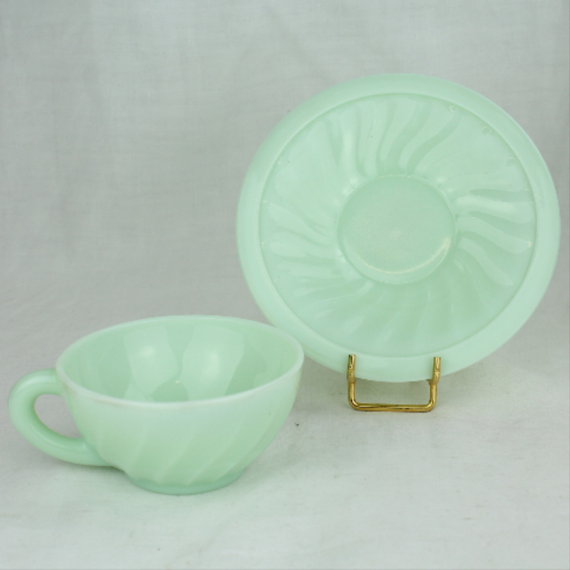 Voir photo 2 de 5 Tasses et 6 Soucoupes, Opaline verte 5 Tasses et 6 Soucoupes, Opaline verte Bon état reconditionné photo 2