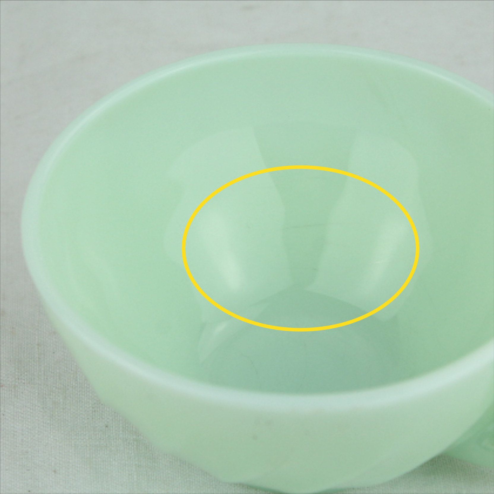 Voir photo 5 de 5 Tasses et 6 Soucoupes, Opaline verte 5 Tasses et 6 Soucoupes, Opaline verte Bon état reconditionné photo 5