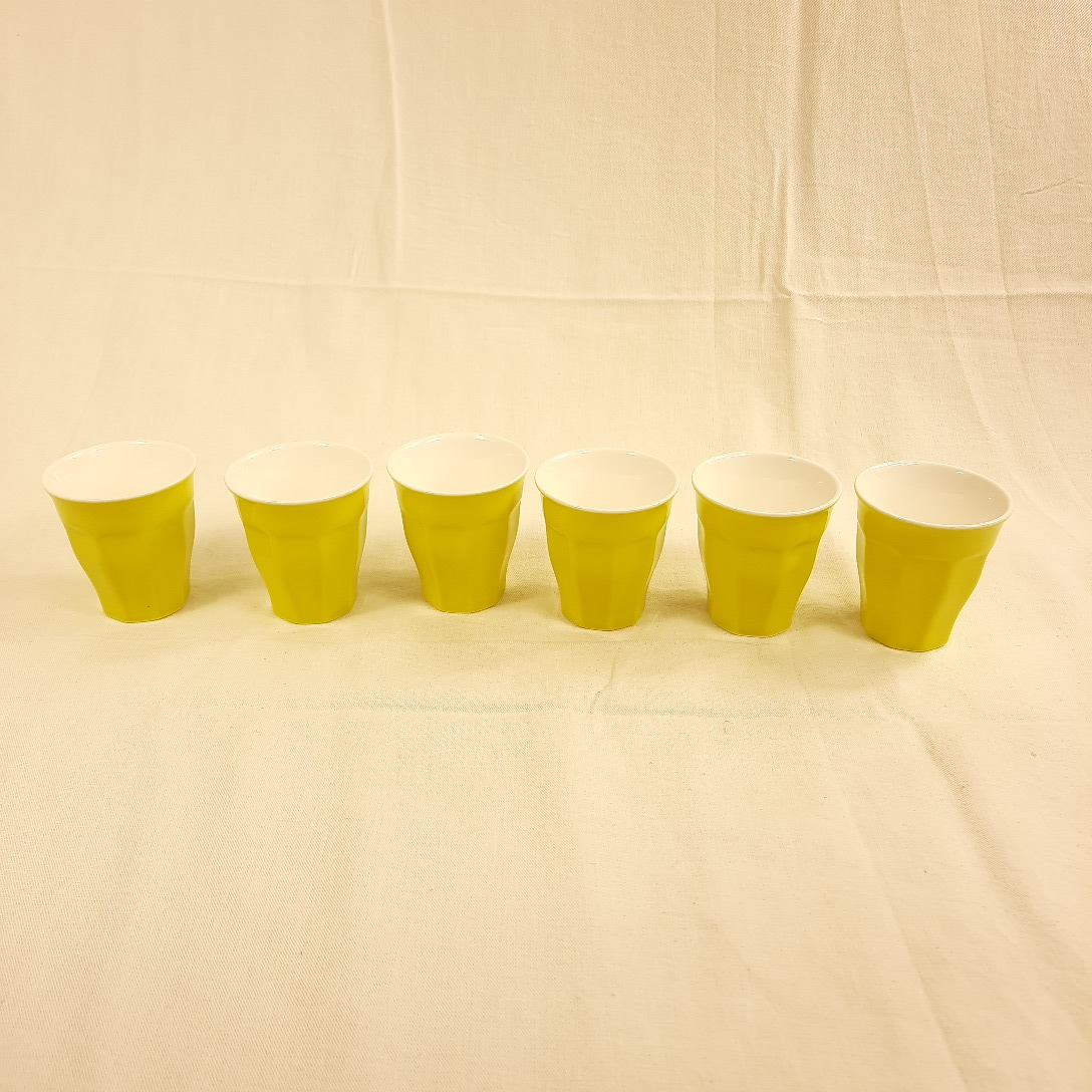 Acheter 6 mini mugs en céramique vert anis et intérieur blanc Très bon état - 10,00 € 6 mini mugs en céramique vert anis et intérieur blanc Très bon état reconditionné disponible sur Label Emmaüs