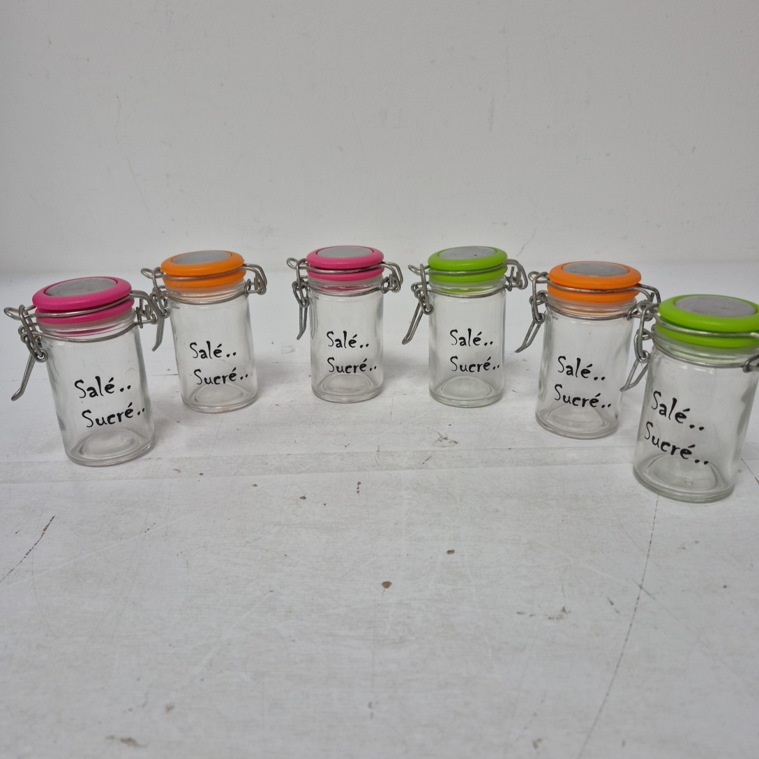 Voir photo 2 de 6 petits pots en verre couvercle couleurs salé sucré 6 petits pots en verre couvercle couleurs salé sucré Très bon état reconditionné photo 2
