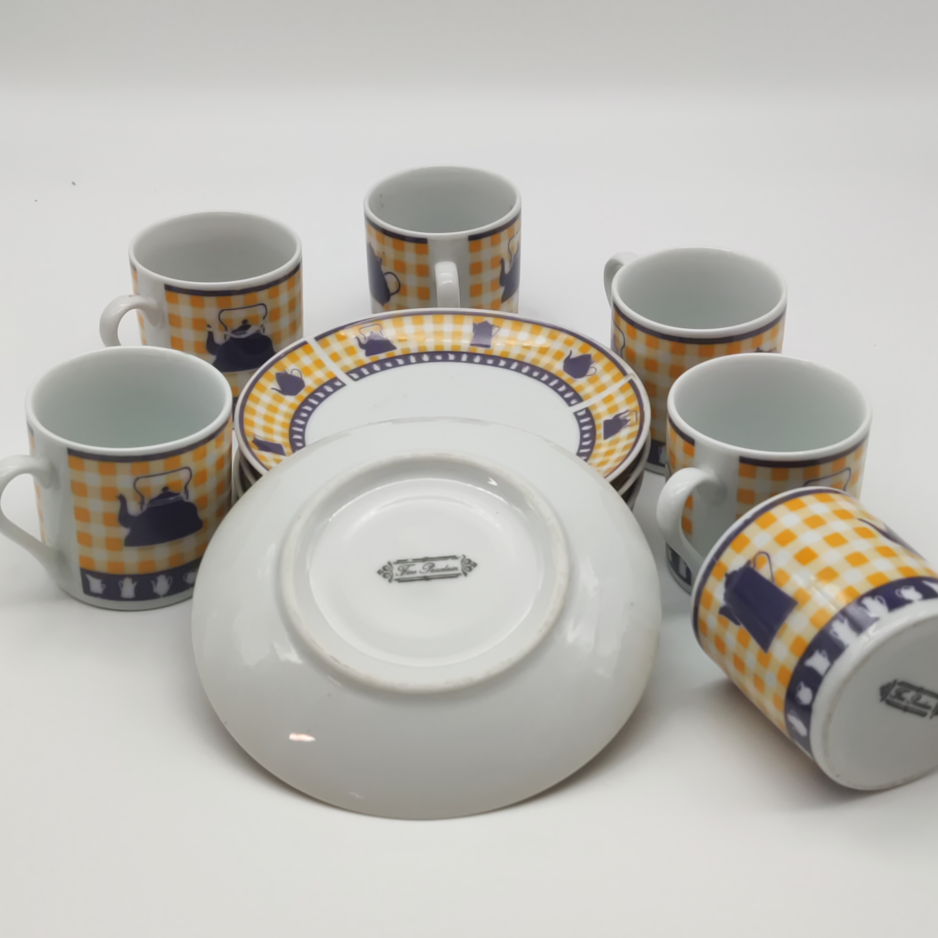 Voir photo 2 de 6 Tasses café porcelaine fine et 5 soucoupes 6 Tasses café porcelaine fine et 5 soucoupes Bon état reconditionné photo 2