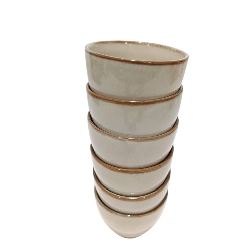 6 Tasses en grès marron Très bon état - 10,00 € 6 Tasses en grès marron Très bon état reconditionné disponible sur Label Emmaüs