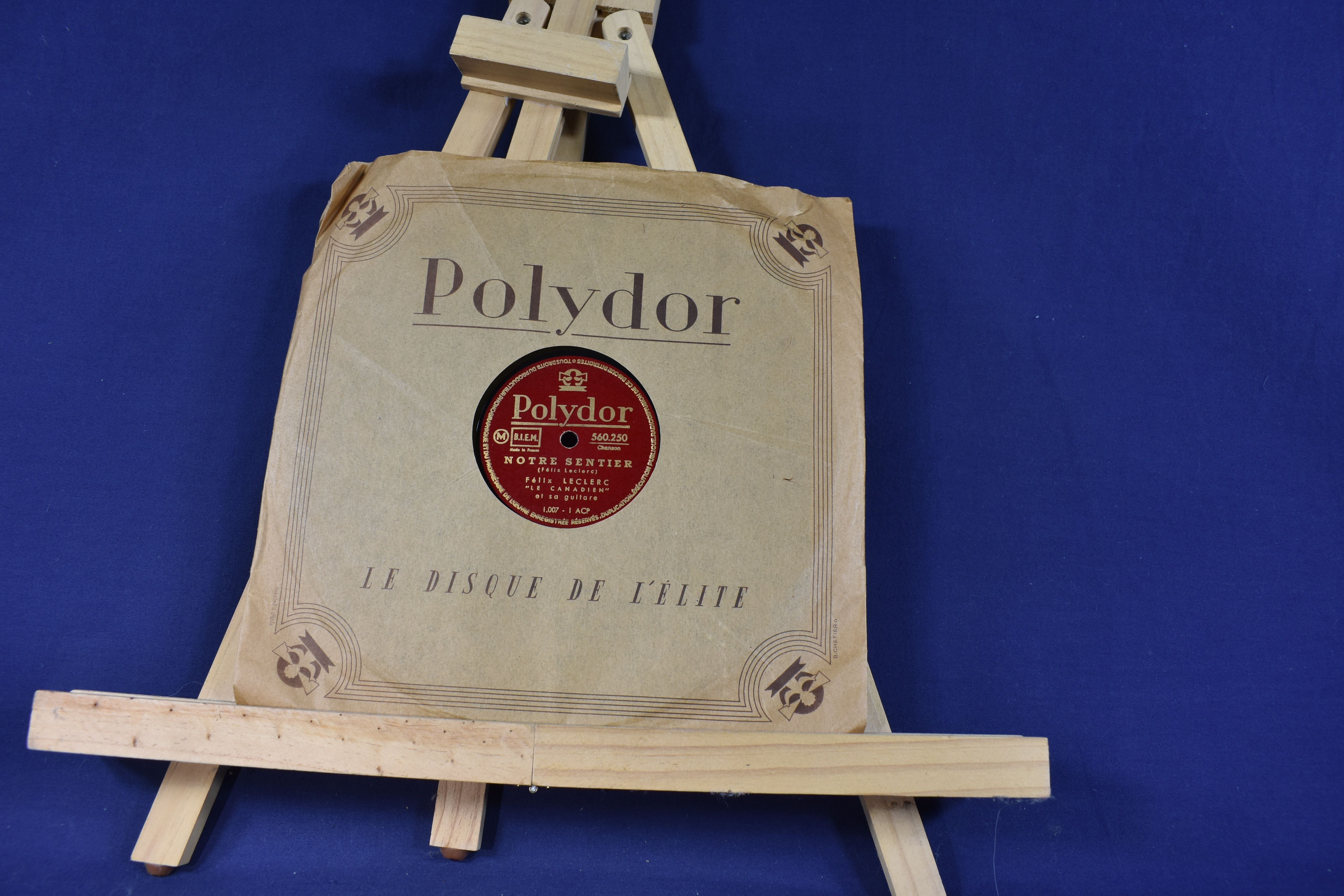 Voir photo 7 de 78 T POLYDOR, Félix Leclerc, Le Petit Bonheur et Notre Sentier, diamètre 25 cm. 78 T POLYDOR, Félix Leclerc, Le Petit Bonheur et Notre Sentier, diamètre 25 cm. État correct reconditionné photo 7