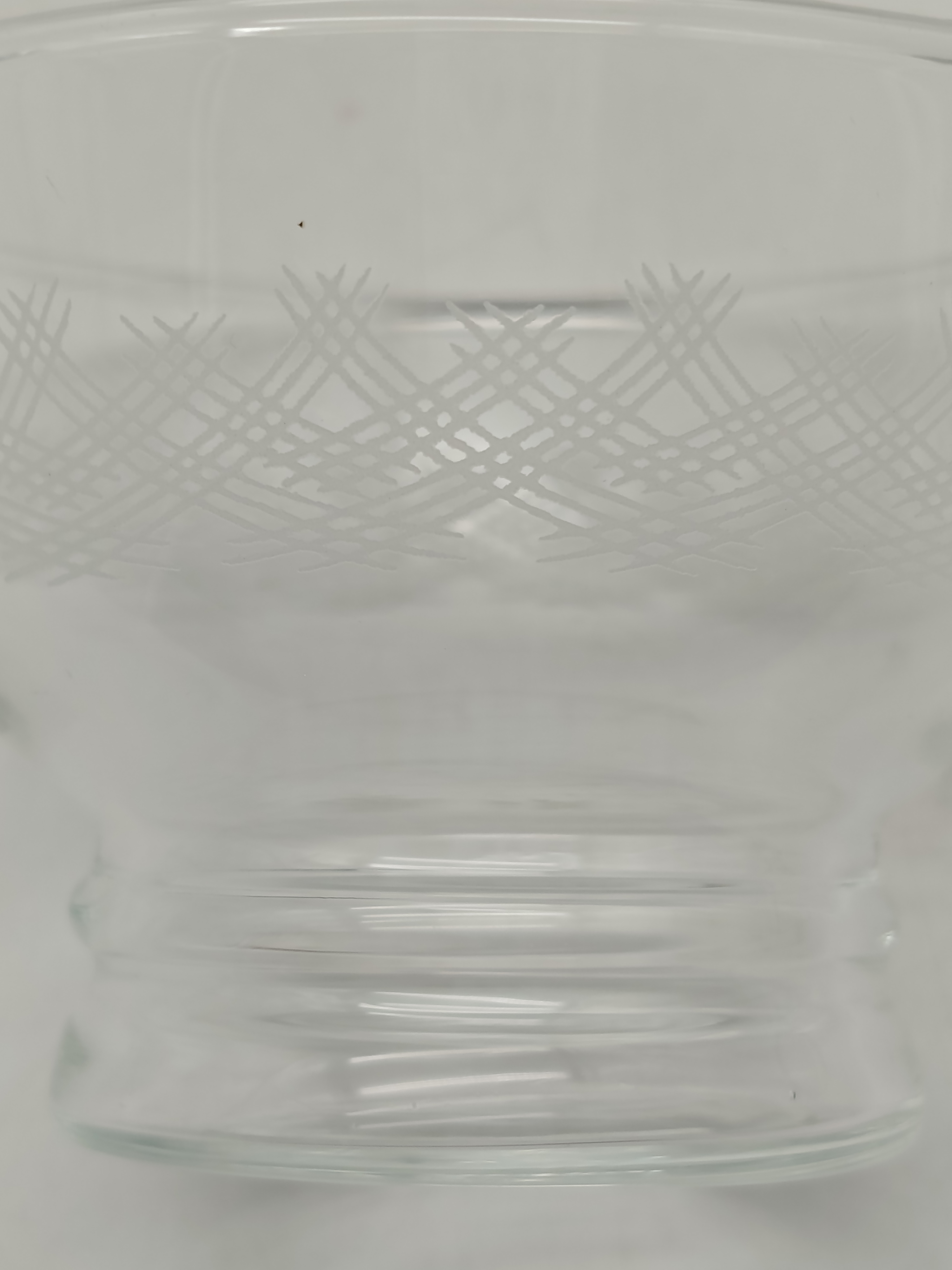 Voir photo 11 de 8 Coupelles à Trou Normand ou Trou Champenois et leur Carafe en verre transparent avec bouchon qui ferme hermétiquement. 8 Coupelles à Trou Normand ou Trou Champenois et leur Carafe en verre transparent avec bouchon qui ferme hermétiquement. Très bon état reconditionné photo 11