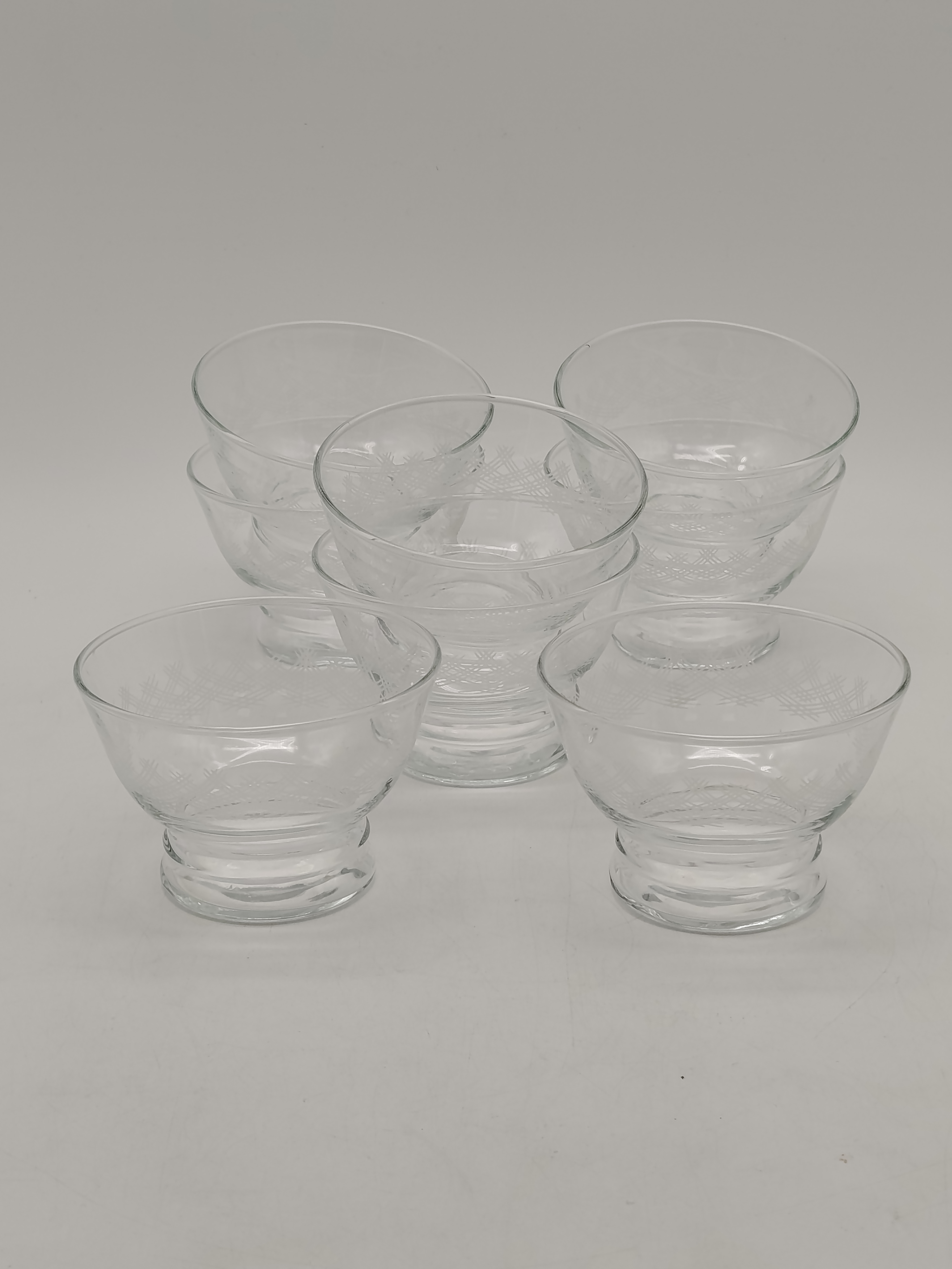 Voir photo 12 de 8 Coupelles à Trou Normand ou Trou Champenois et leur Carafe en verre transparent avec bouchon qui ferme hermétiquement. 8 Coupelles à Trou Normand ou Trou Champenois et leur Carafe en verre transparent avec bouchon qui ferme hermétiquement. Très bon état reconditionné photo 12