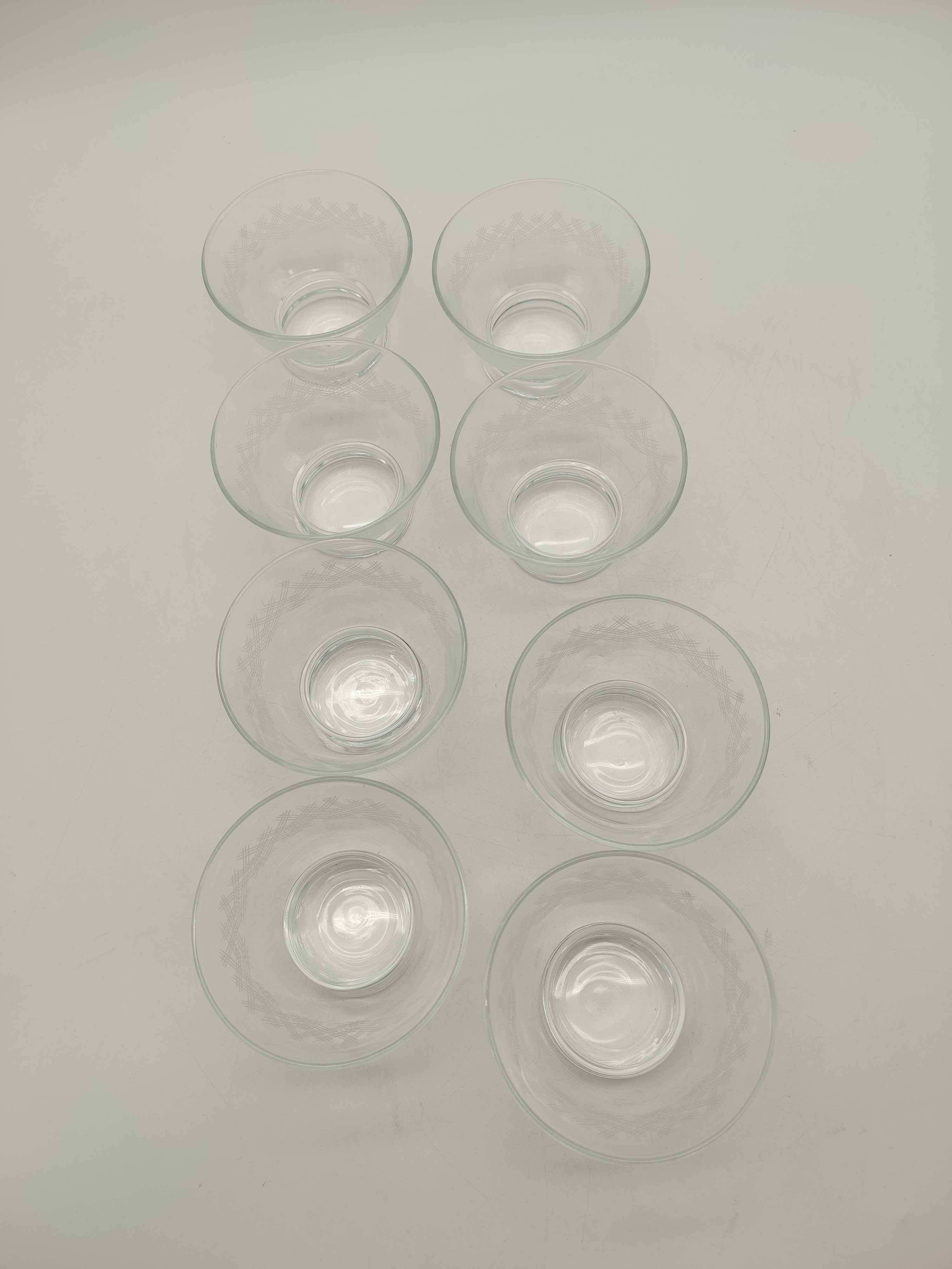 Voir photo 13 de 8 Coupelles à Trou Normand ou Trou Champenois et leur Carafe en verre transparent avec bouchon qui ferme hermétiquement. 8 Coupelles à Trou Normand ou Trou Champenois et leur Carafe en verre transparent avec bouchon qui ferme hermétiquement. Très bon état reconditionné photo 13